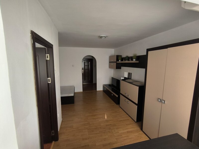 Dorobanti, Polona.
